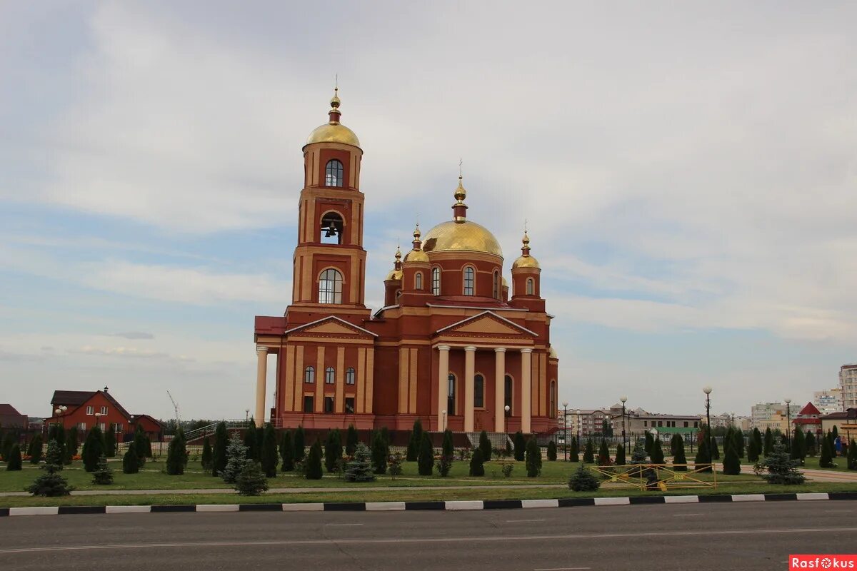 Храмы города строитель белгородской области. Храм строитель яковлевский район. Храм новомучеников и исповедников белгородских. Строитель храм новомучеников белгородских. Храм строитель яковлевский район.