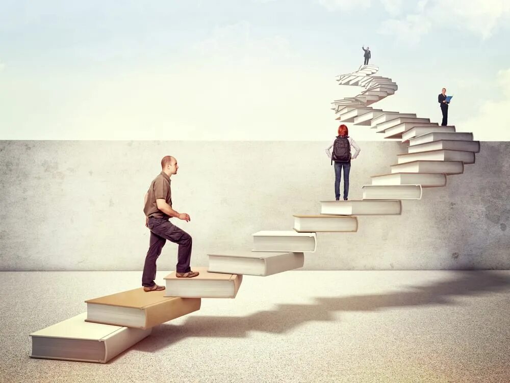 Открой новый уровень. Человек на ступеньках. Лестница жизни. Лестница саморазвития. Карьерная лестница вверх.