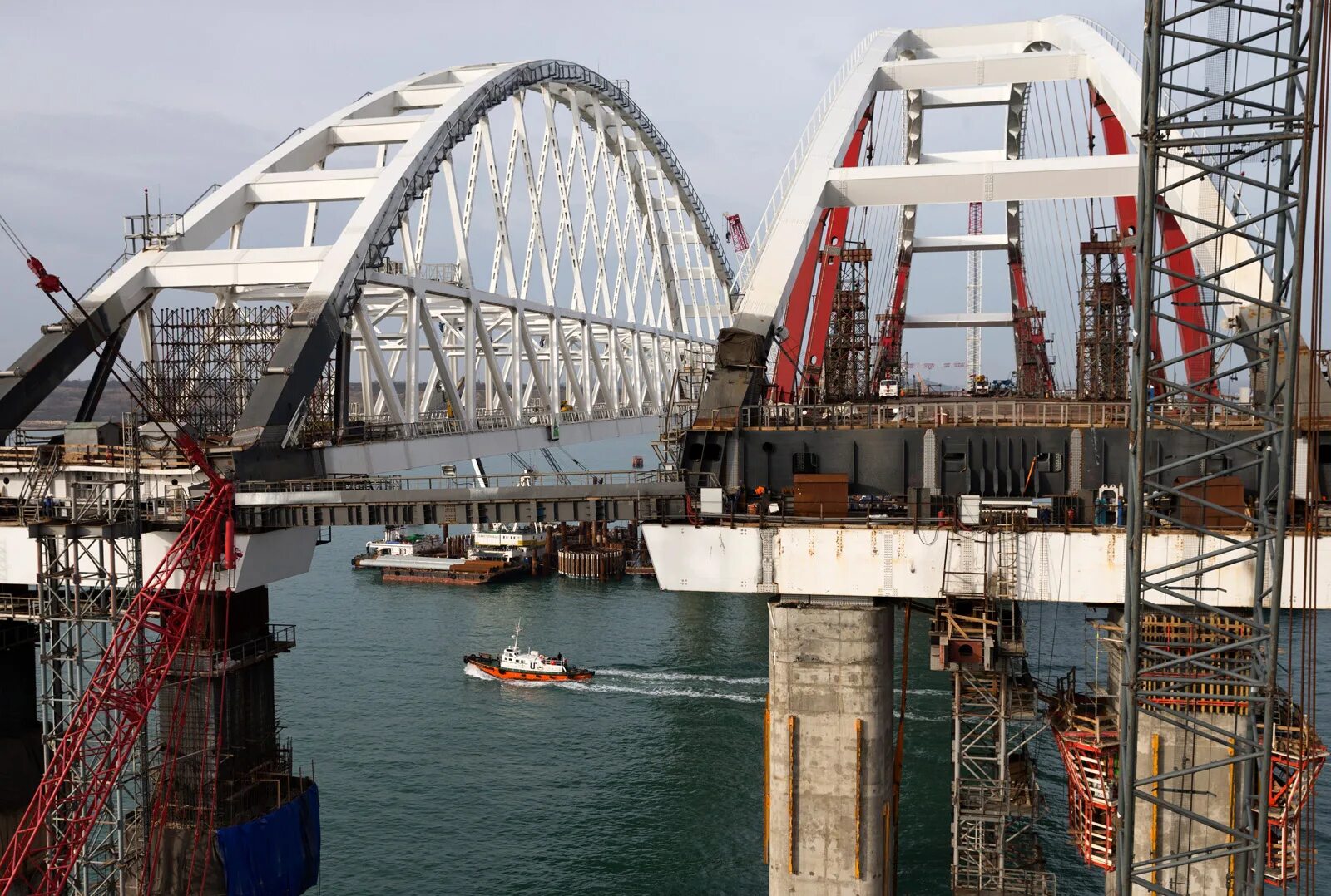 Площадка крымский мост. Крымский мост ракета. Ракета по Крымскому мосту. Ракета в мост. Мост с ракетами Москва.