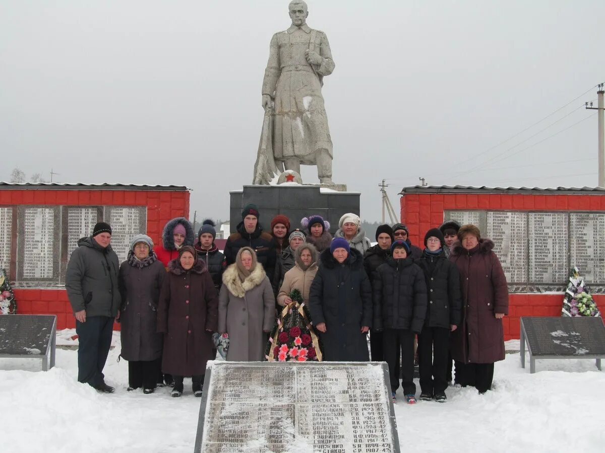 Село Петропавловка Острогожского района Воронежской области. Петропавловка (Петропавловский район, Воронежская область). Петропавловка Острогожский район Воронежская область. Памятник в Петропавловки Воронежской.