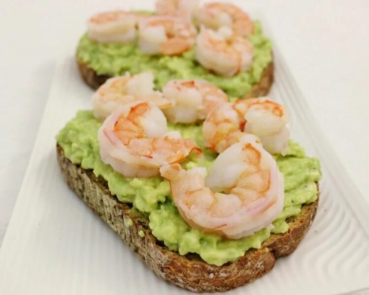 These smoked salmon, avocado and cucumber bites are the perfect healthy appetize