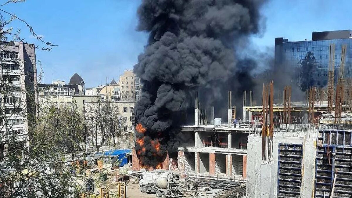 Пожар в Перми. Горящие здания. Пожар техникум Пермь. Возгорание в Перми. Что будет если сгорит колледж