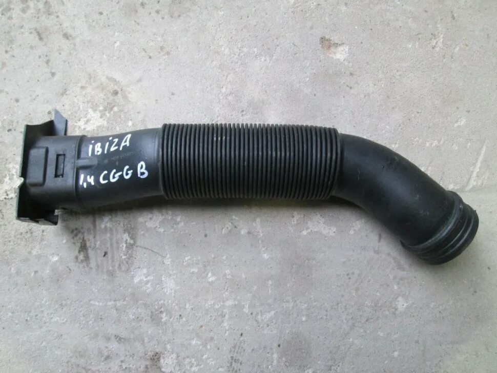 Воздуховод 6. Vag 1k0129618bk патрубок. 6r0129618b. воздуховод vag арт. 6r0129618b. воздуховод патрубок peugeot 407.