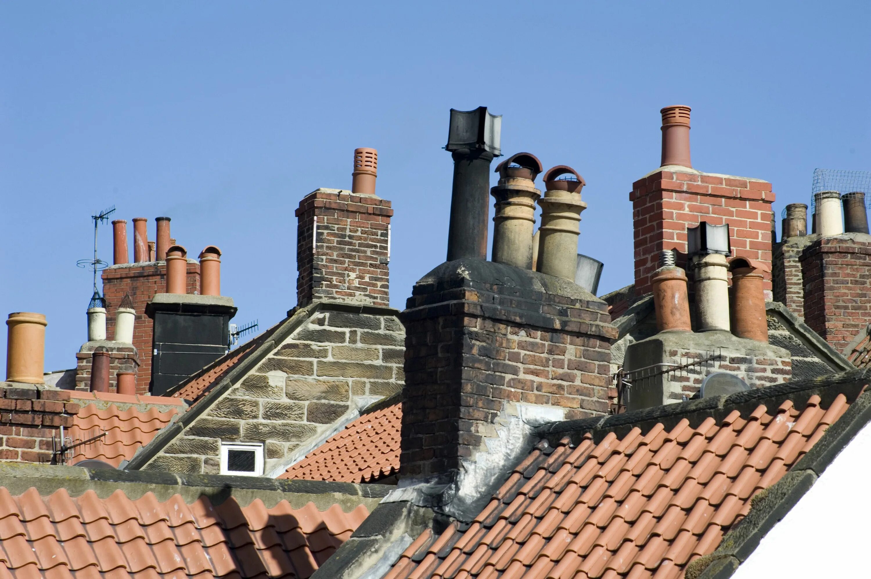Chimney Sweep. Chimney on the Roof. Chimney Stack. Old building with Chimney. Chimneys перевод