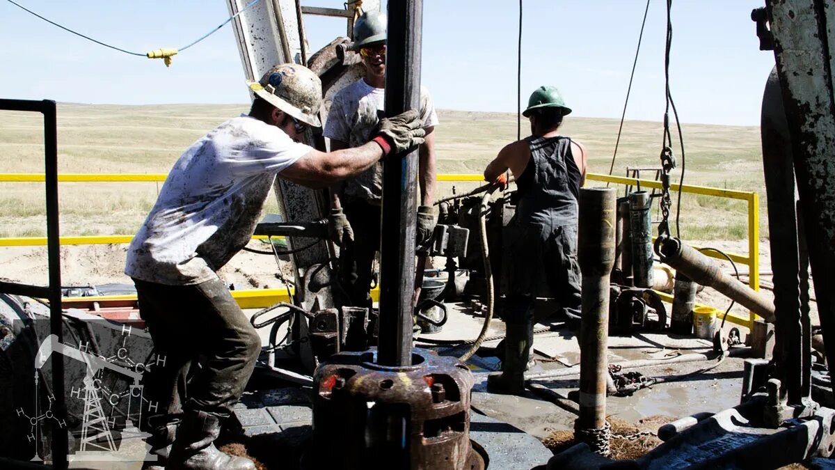 Инженер нефтяник. Роснефть помощник бурильщика крс. Прс нефтяных скважин. Бурильщик нефтяных и газовых скважин. Бурильщик нефтяных и газовых скважин.