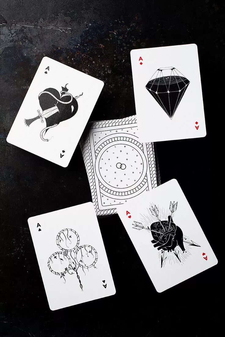 Оригинальные дизайны карт. Интересные дизайны карт. Необычные игровые карты. Оригинальные дизайны карт. Оригинальные дизайны карт.