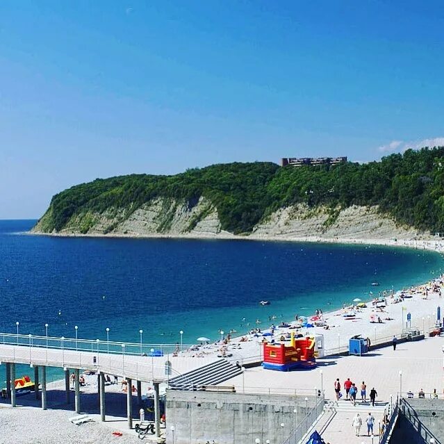 Голубая бухта бжид море. Побережье черного моря 2023 отдых. Побережье черного моря 2023 отдых. Начало черного моря в краснодарском крае. Славься утриш.