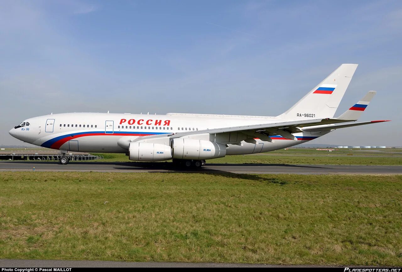 Ил-96 президентский борт. Самолёт президента России ил 96. Ил-96-300пу. Ил 96 300 ПУ салон.
