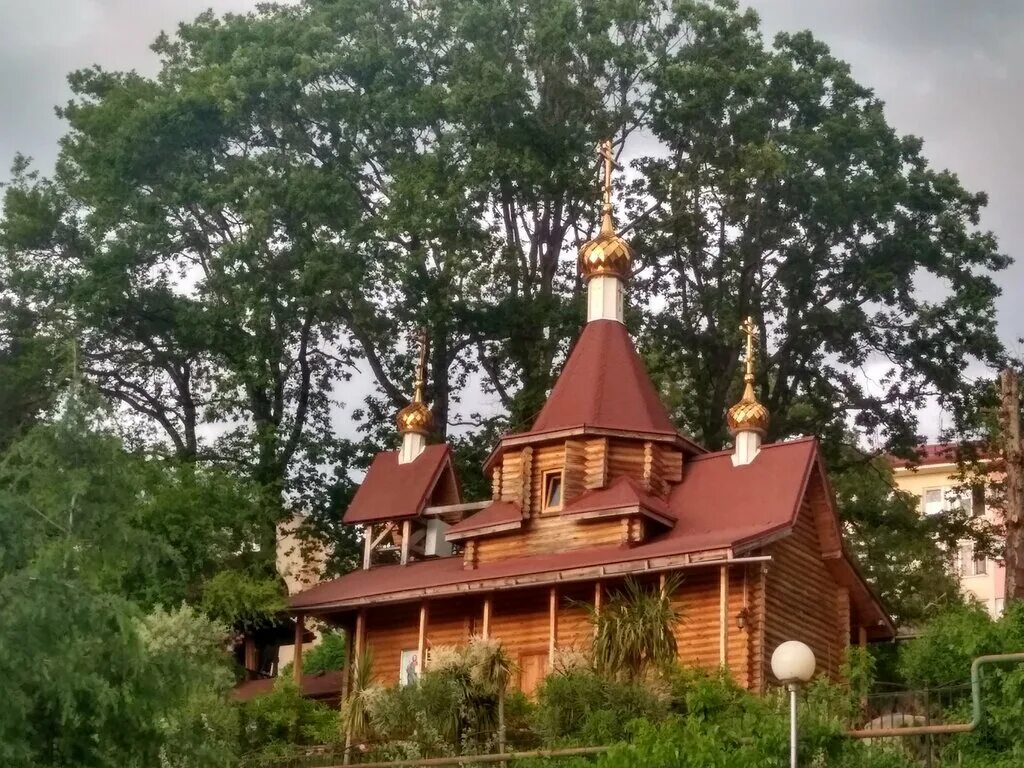 Благовещенская церковь в адлере. Арм церковь в адлере. Храм спиридона тримифунтского. Храм святителя спиридона тримифунтского. Храм тримифунтского адлер.