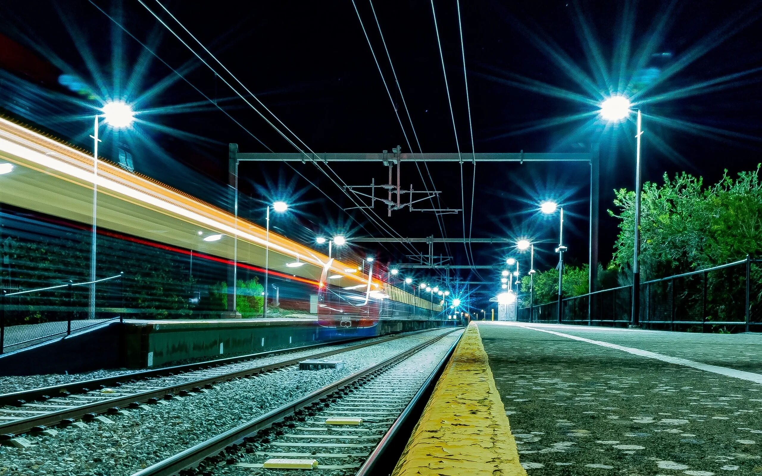 Станция Новолипецк железная дорога. Ригельное освещение ЖД станций. Вокзал ночью. Ночной перрон вокзала.