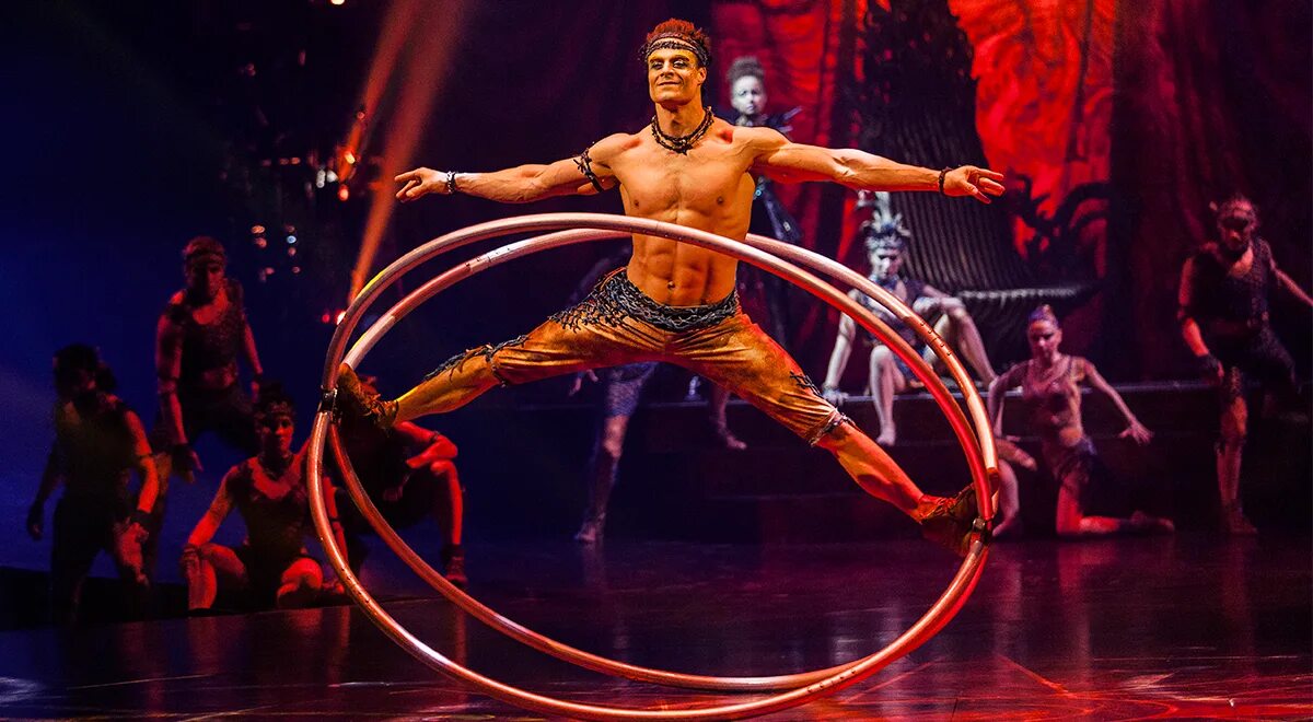 Театр дю солей. Штаб квартира цирка дюсалей. Цирковое шоу мы пробуждаем солнце. Шоу лузия цирк дю солей. Цска цирк.