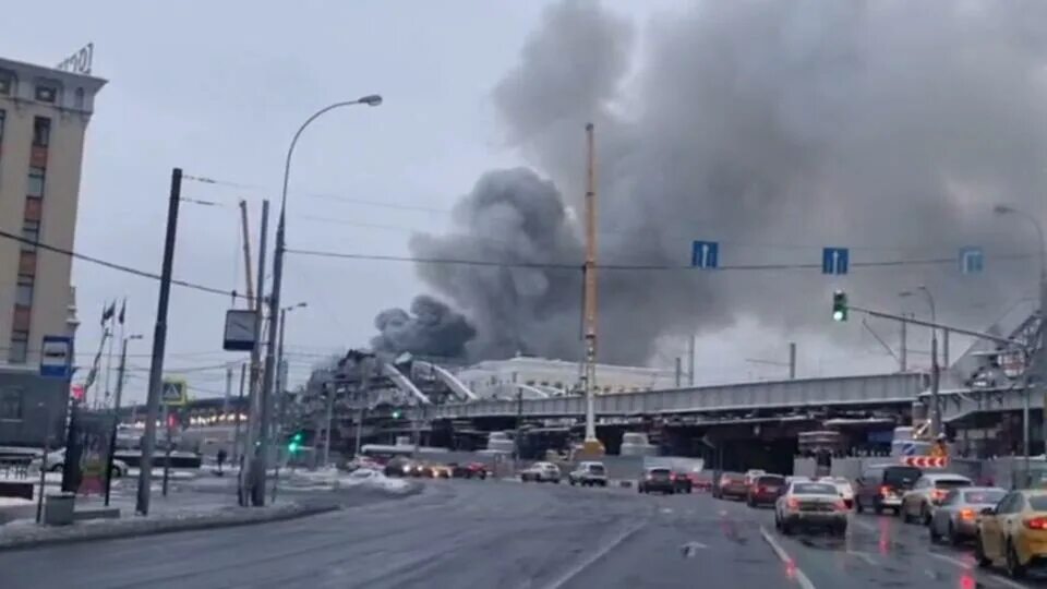 Пожар в Москве. Пожар на Комсомольской площади. Горящее здание. Пожар в Москве сейчас.