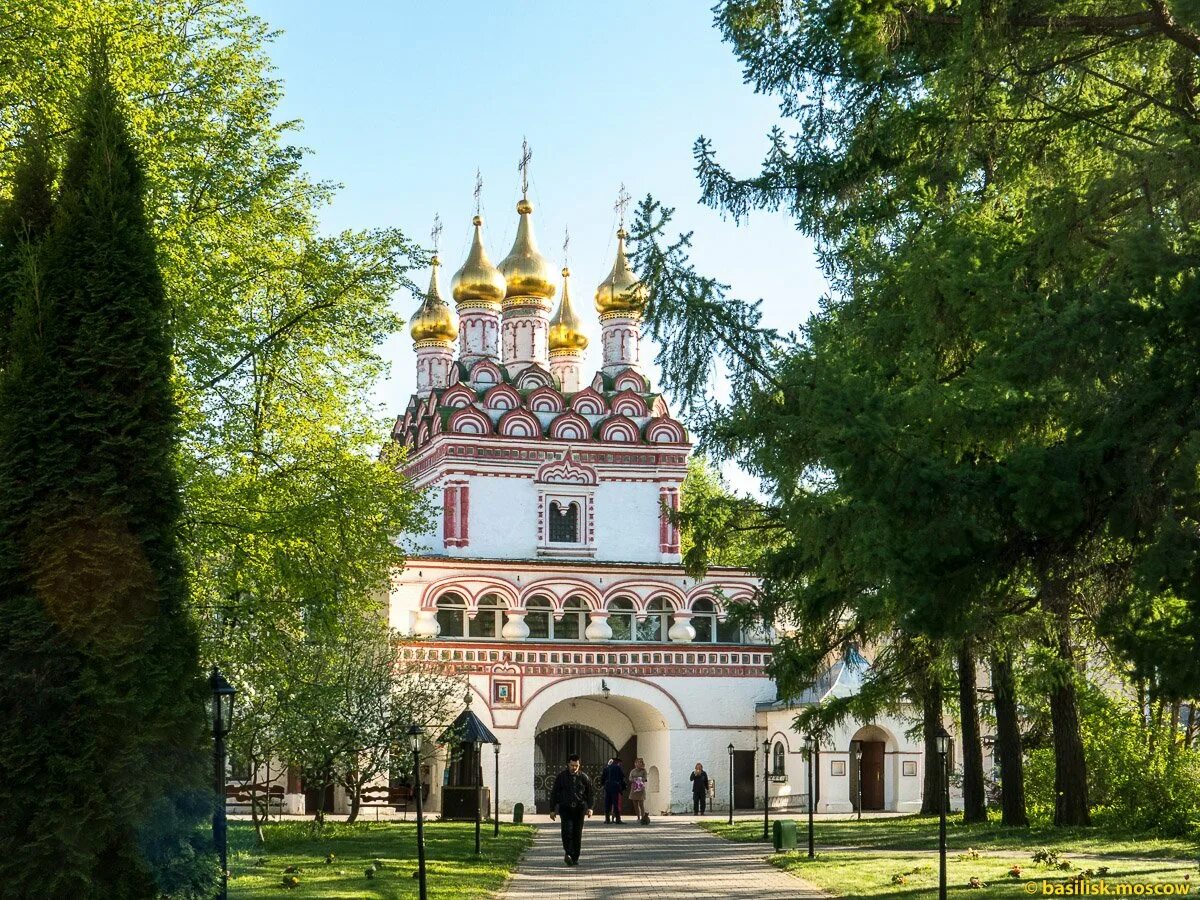 Иосифо волоцкий монастырь как добраться из москвы. Свято-успенский иосифо-волоцкий ставропигиальный мужской монастырь. иосифовоотский монастырь. храм иосифо-волоцкий монастырь. иосифов монастырь волоколамский.