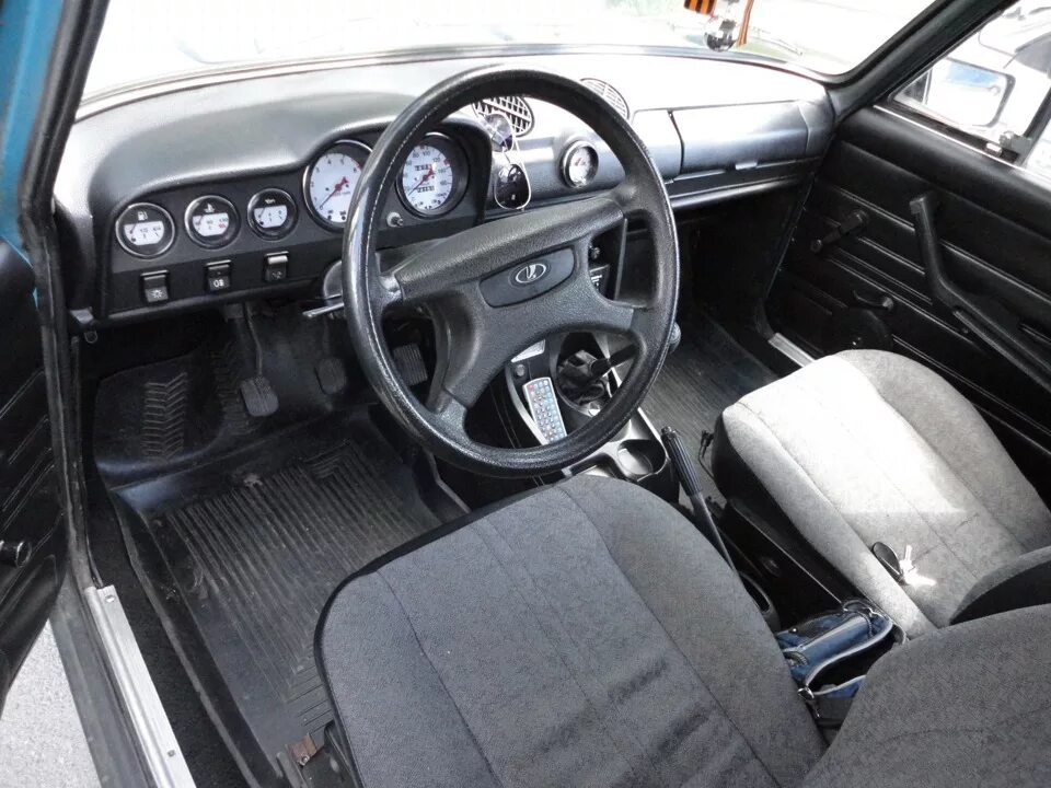 Установка радио А-271, магнитафон Pioneer на полку. - Lada 2106, 1,5 л, 2001 год