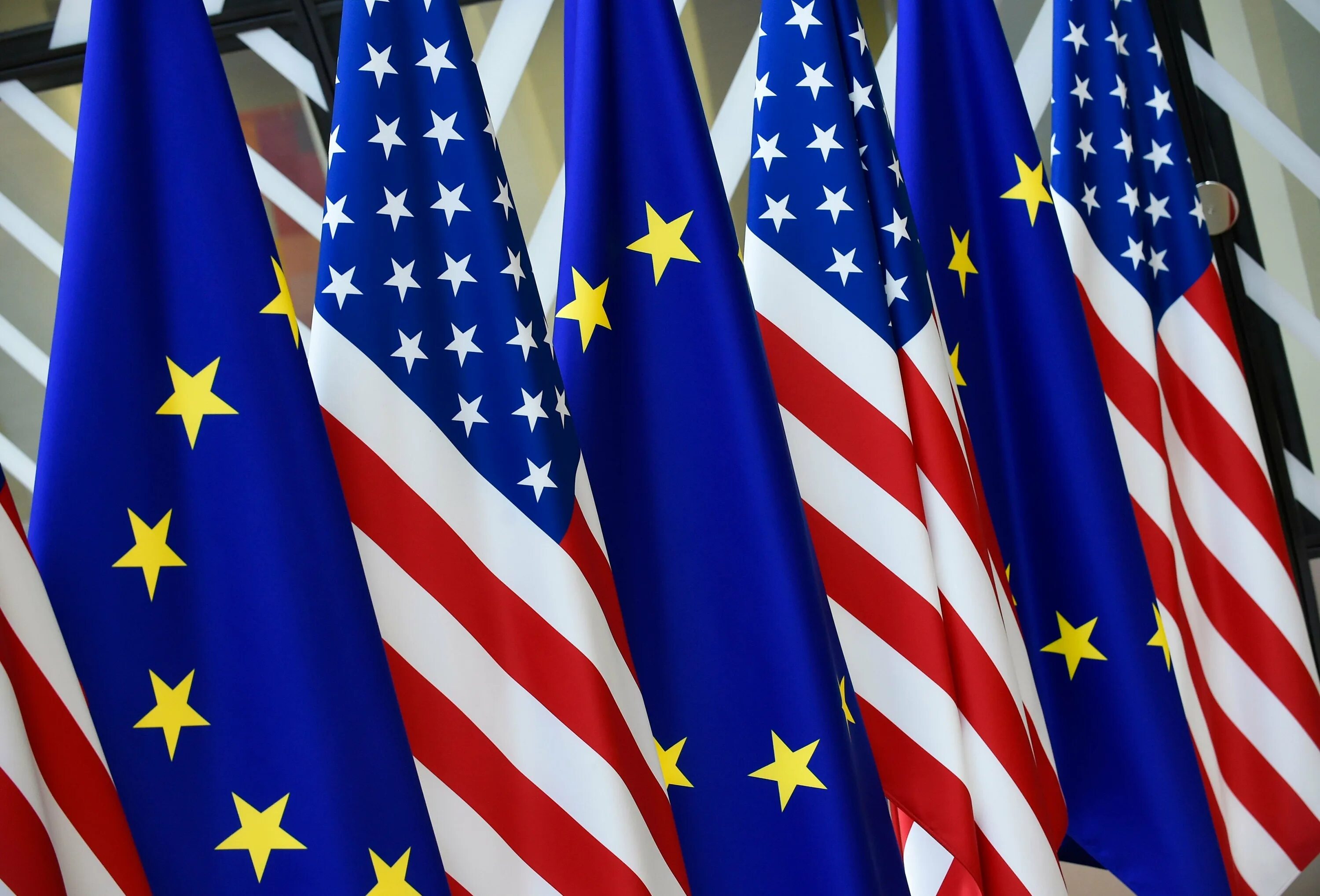 Eu g. Саммит ЕС США. Европейский Союз. США И Евросоюз. Флаги ЕС И США.