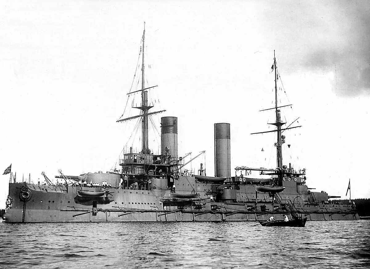 Воздухоплавательный крейсер русь. Крейсер 1905 года. Hms devonshire 1904. Броненосный крейсер рюрик 1904. Бронепалубный крейсер бремен.