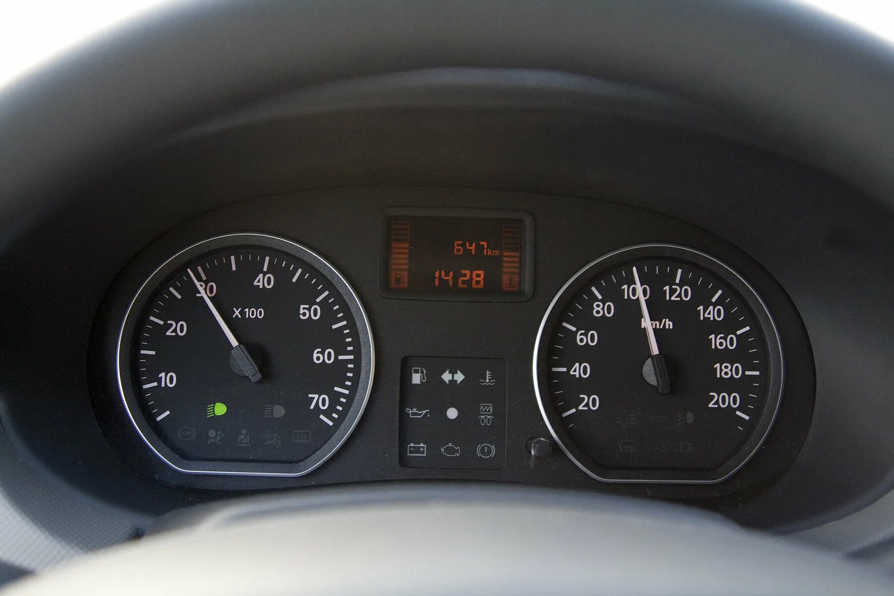 Renault duster 2. Рено тахометр. Тахометр рено меган 1. Тахометр renault duster. 5 дизель.