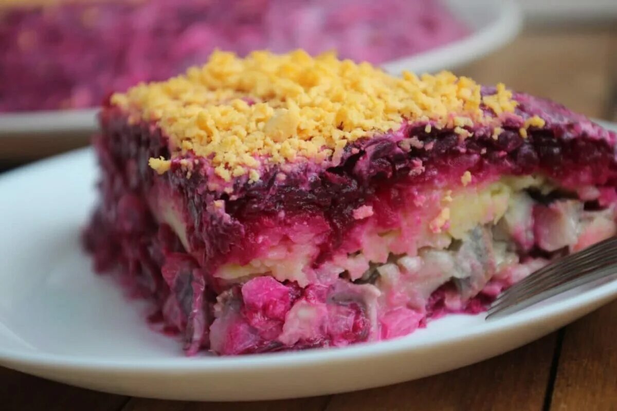 салат "сельдь под шубой" 100г. салат «сельдь под шубой» 400гр. простейший рецепт под шубой. новогодний салат подшуба рыбка. бутерброды сельдь под шубой.