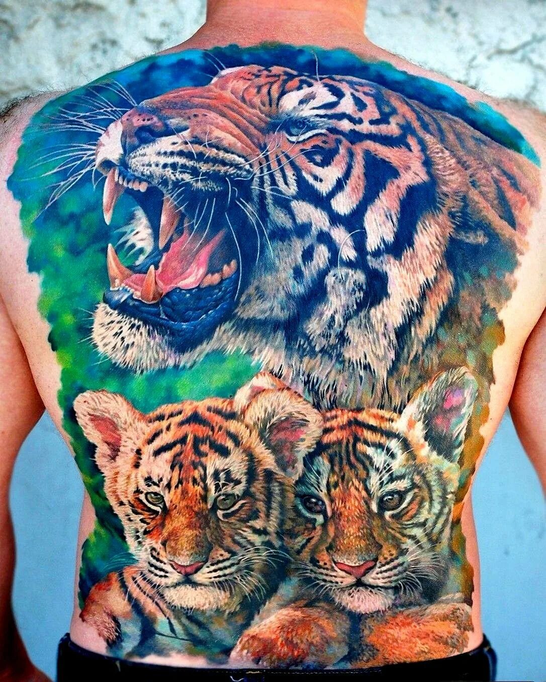 тигр и тигрица тату. тату тигр с тигрицей и тигрятами. тату тигрица с тигрятами. татуировка тигра. тату тигр с тигренком.