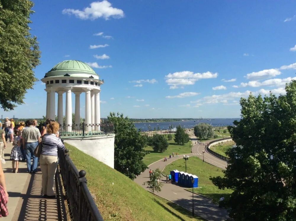 Ярославль экскурсионный. Набережная Ярославль обзорная. Ярославль обзорная экскурсия. Ярославль красивые места. Ярославль красивые места для прогулок.