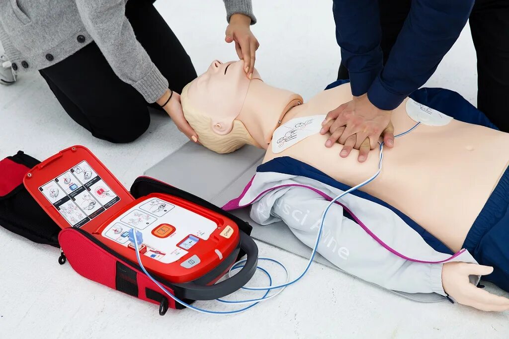 Аб это в медицине. Анд дефибриллятор. дефибриллятор aed сердца. дефибриллятор это в медицине.