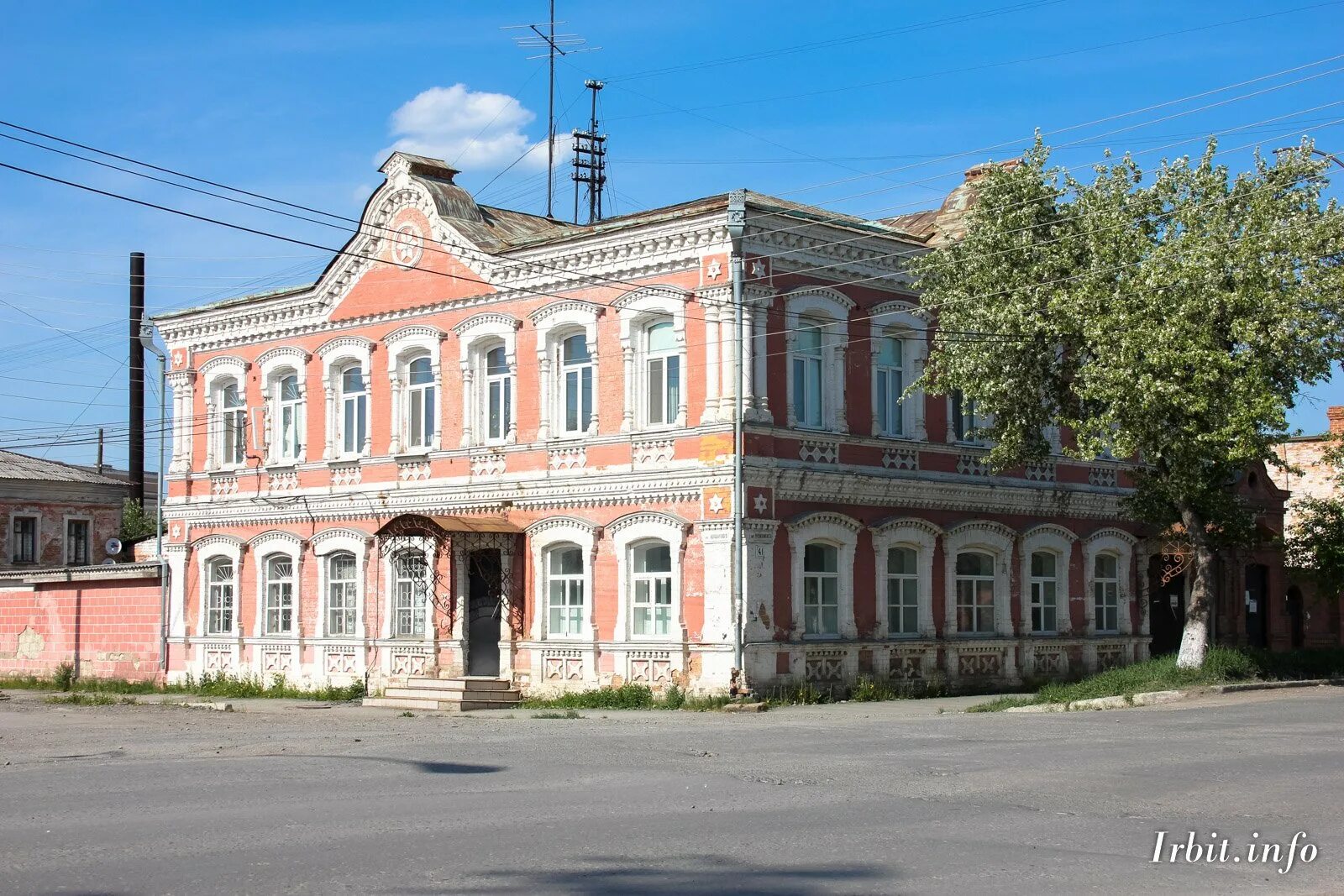 Купец адреса. Дом купца зязина ирбит. купец зязин ирбит. купца колмакова ирбит. дом купца колмакова ирбит.