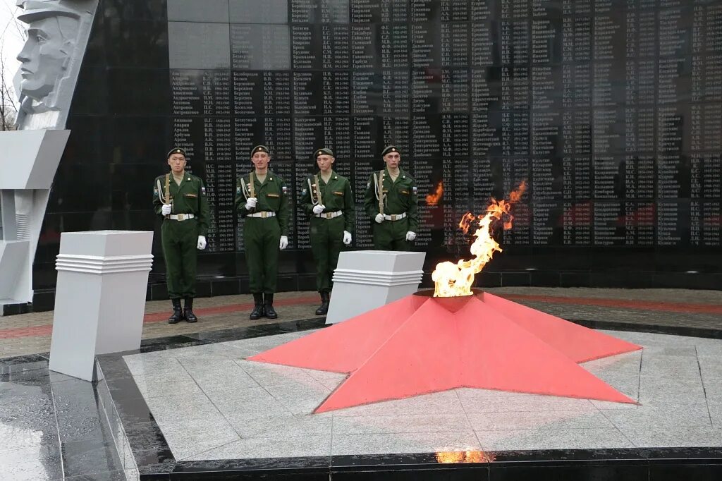 Поезд победы хабаровск. Поезд Победы 2021 Хабаровск. Праздник Победы площадка. Возложение цветов Хабаровск 22. Поезд Победы Хабаровск 2023.