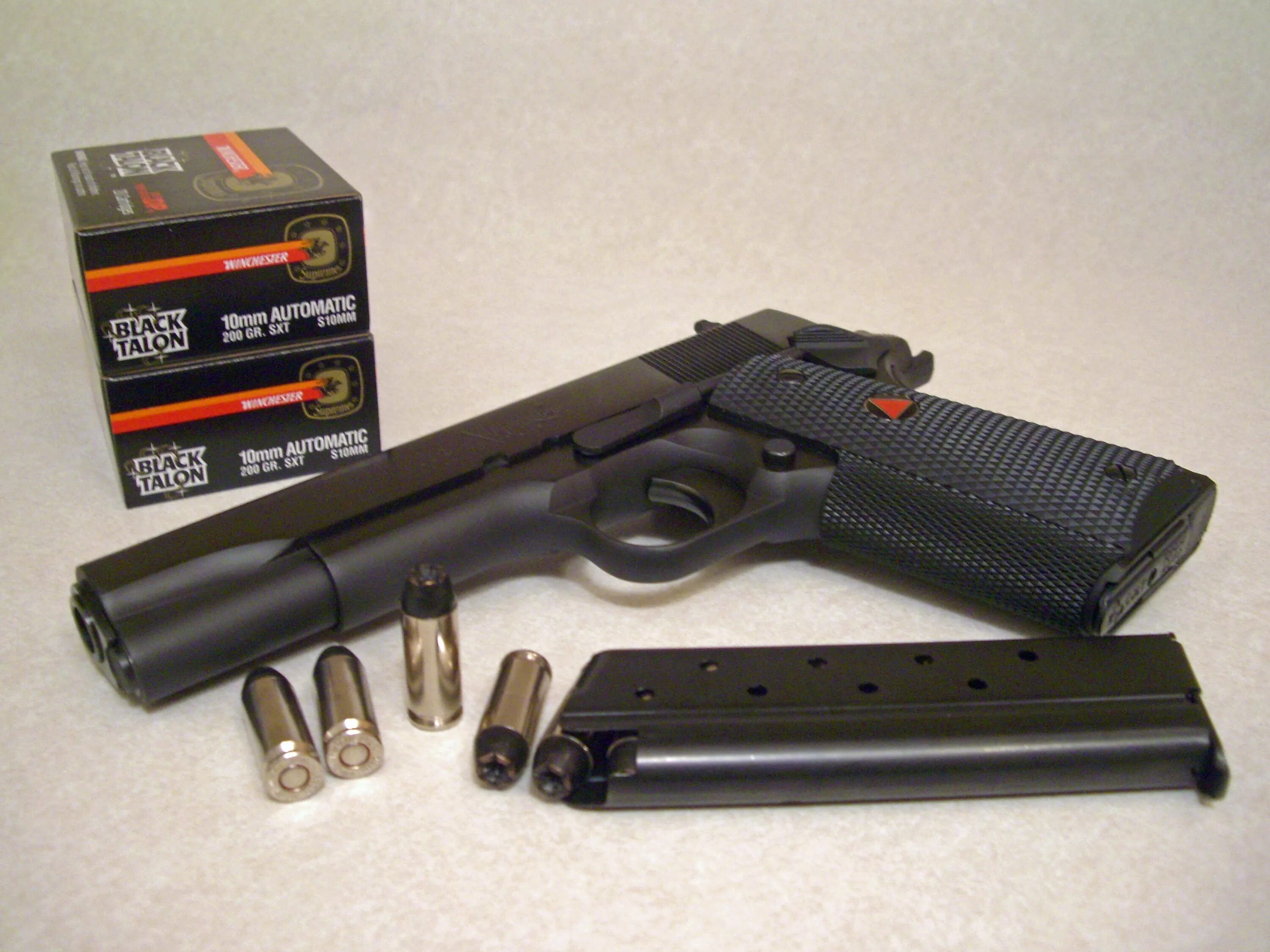 Colt delta elite 10mm. Патрон 10 мм auto. 10мм авто. Короткоствольные карабины. 10мм авто.