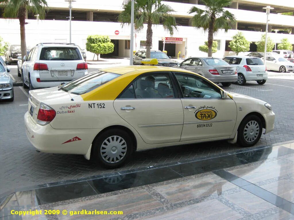 Такси Dubai. Дубаи машины такси. Такси в Эмиратах. Официальное такси Дубай. Таксисты дубай