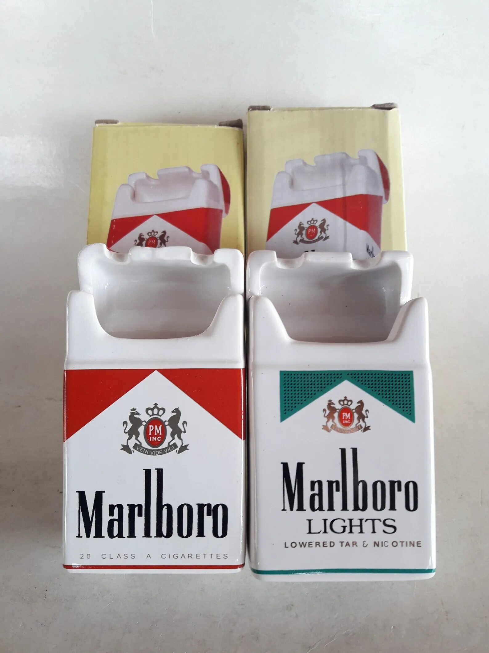 Мальборо с двумя цена. Сигареты Marlboro Red. Marlboro Red (красные). Сигареты Мальборо зеленые. Мальборо сигареты ред 229.