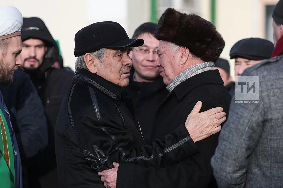 Новости татарстана сегодня видео. Минтимер Шарипович Сакина. В Казани простились с Сакиной Шаймиевой. Мухаметшин Минтимер Шарипович.