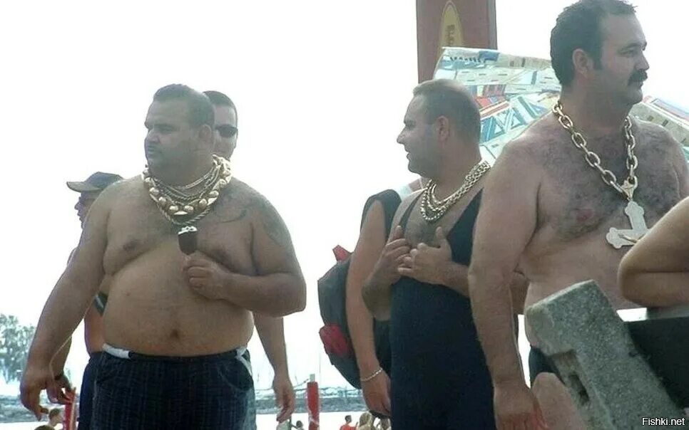 Цыган в золоте. Цыган с золотой цепью. Цыган в золоте. Цыганский барон в золоте. Цыганский барон в золоте.