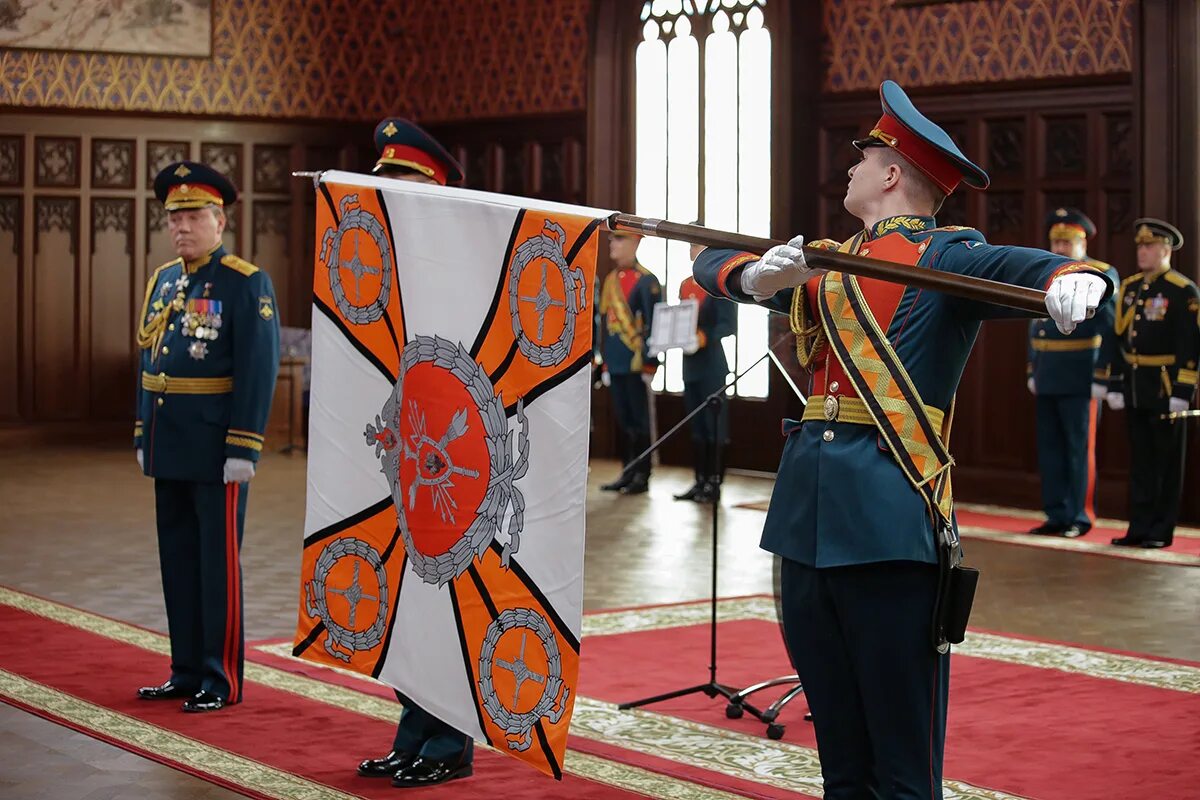 Рисунок боевого знамени. Боевое Знамя воинской части Вооруженных сил РФ. Знамя Вооруженных сил РФ боевое Знамя воинской части. Боевое Знамя+генеральный штаб вс РФ. Ритуал вручения боевого Знамени воинской части РФ.