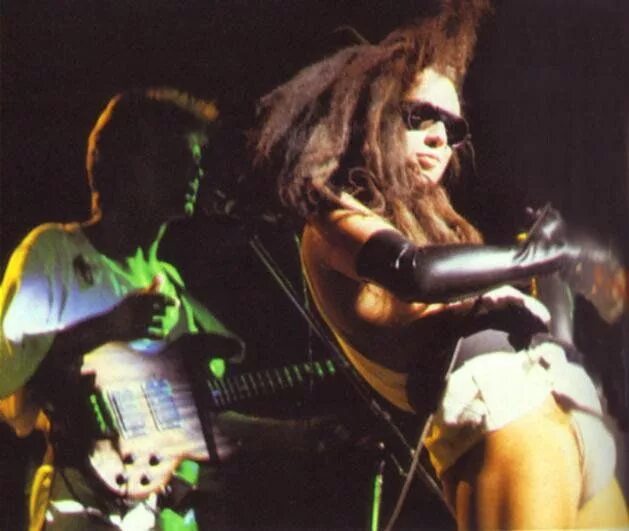 Зависай pete strange. Dead or Alive группа. Pete Burns 80s. Dead or Alive группа Japan 1988. Dead or Alive группа на сцене.