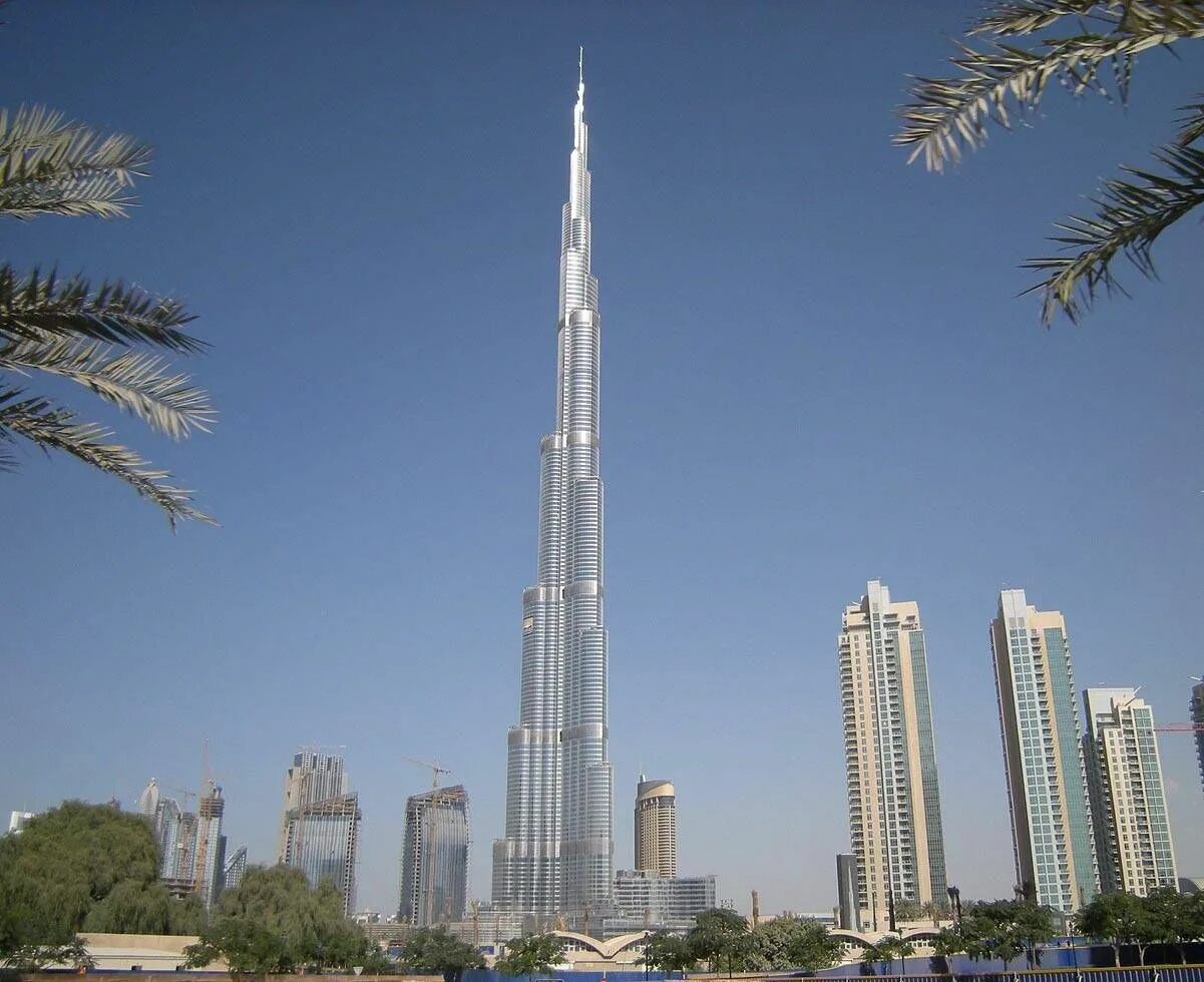 Бурдж халифа объединенные арабские. Бурдж-Халифа Дубай. Небоскреб Бурдж-Халифа. Башня в Дубае Бурдж. Дубай здание Бурдж Халифа.