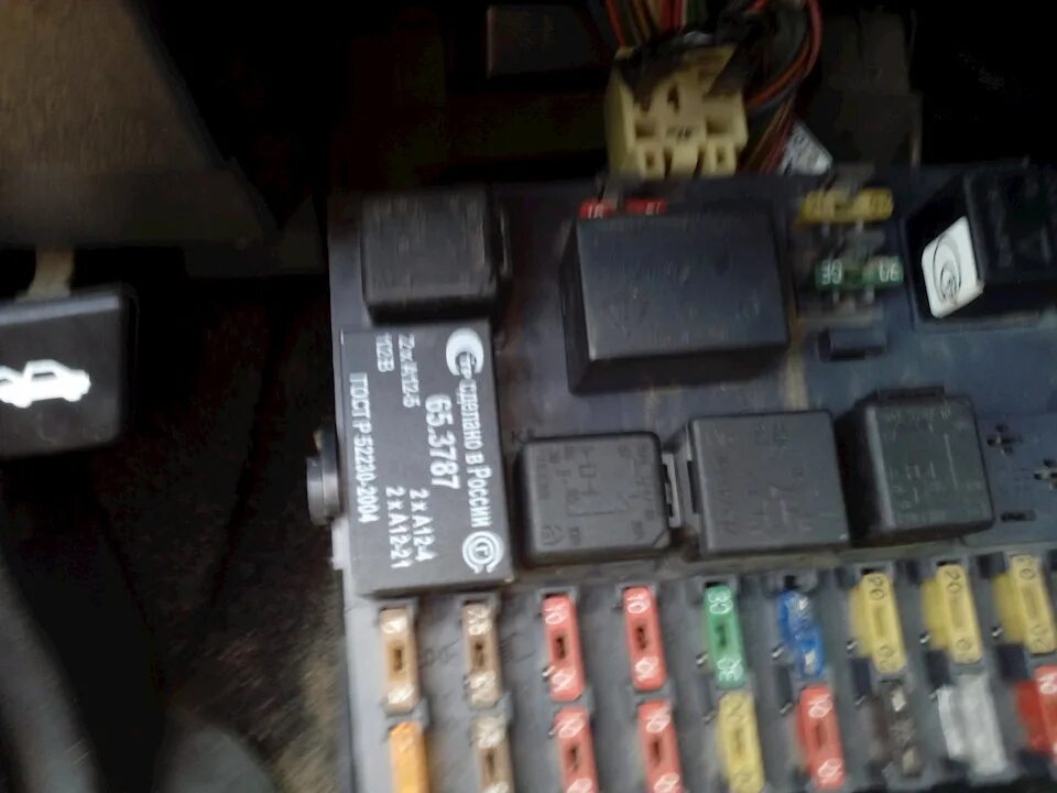 Реле контроля ламп ваз 2114 схема. Ваз 2110 контроль ламп. Перемычка реле контроля ламп 2110. Пересвет бортового компьютера ваз 2110. Лампа заряда акб на ваз 2110.