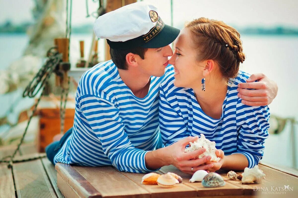 Образ моряка. Готье моряк. Костюм матроса для мужчин. Кепка матроса. Морской стиль в одежде.