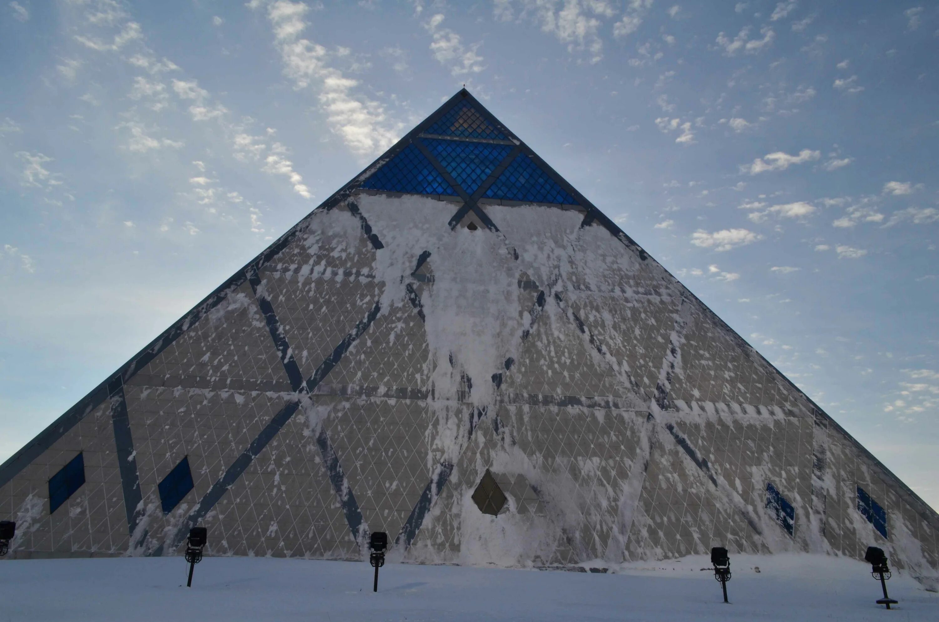 Хан шатыр архитектура. Парк зарядье каток 2022. Астана ледяной городок. Астана зима. Нурсултан экспо 2021.