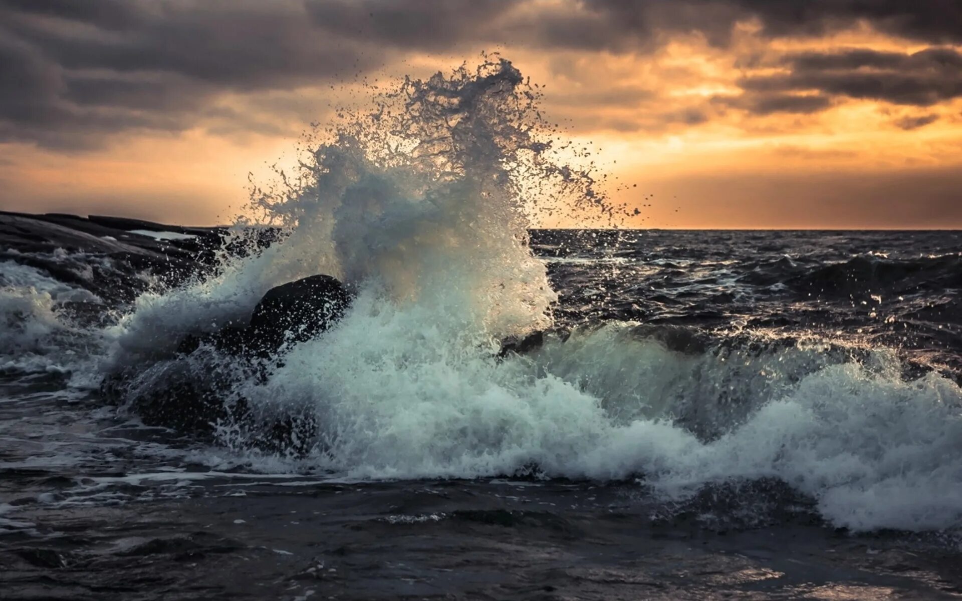 Ледовитый океан шторм. Бискайский залив волны убийцы. Энди симмонс пейзаж море шторм. Шторм на побережье в бель-иль. Море шторм берег.