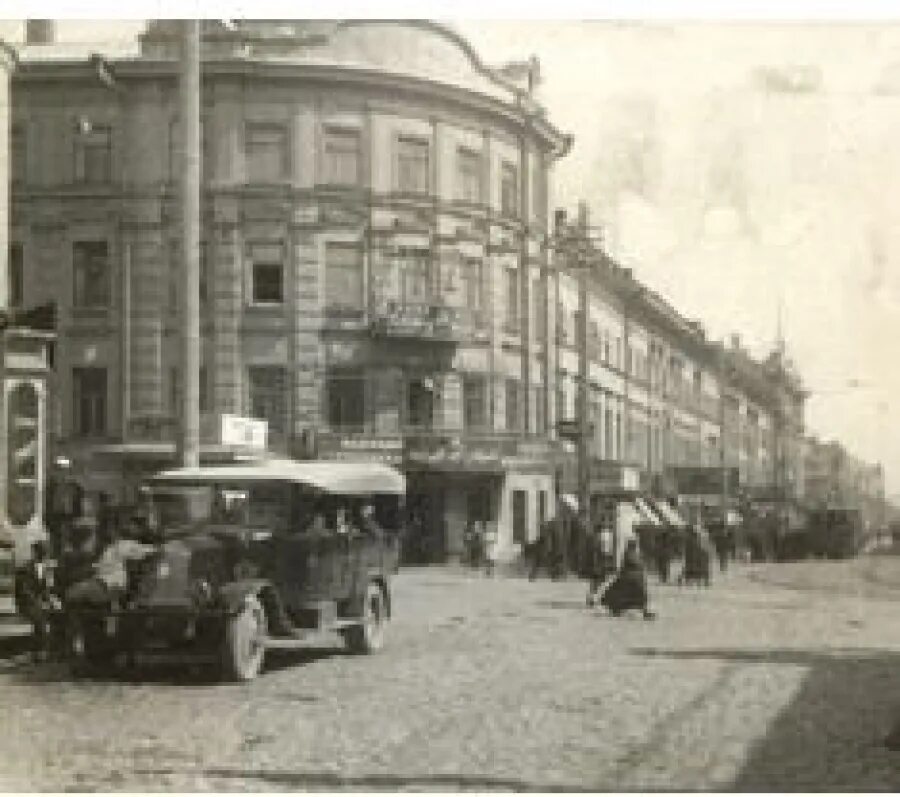 1907 первый городской автобус в каком городе. Казань баумана 1920 е года. казань баумана 19 век. автобус 1900 года. автобус 1925 года.