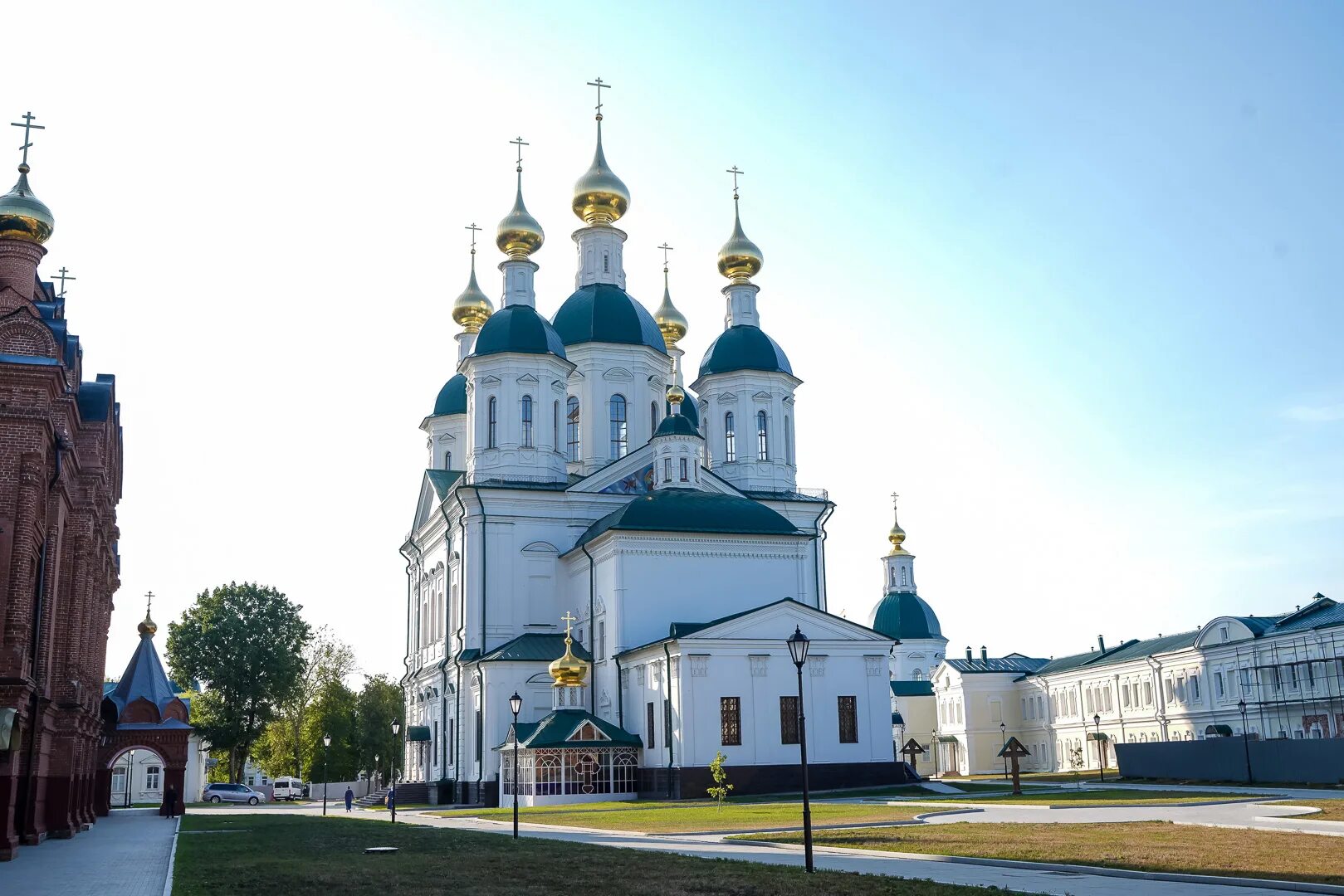 Святые саровской пустыни. Свято-Успенский мужской монастырь Саров. Саров монастырь Саровская пустынь.