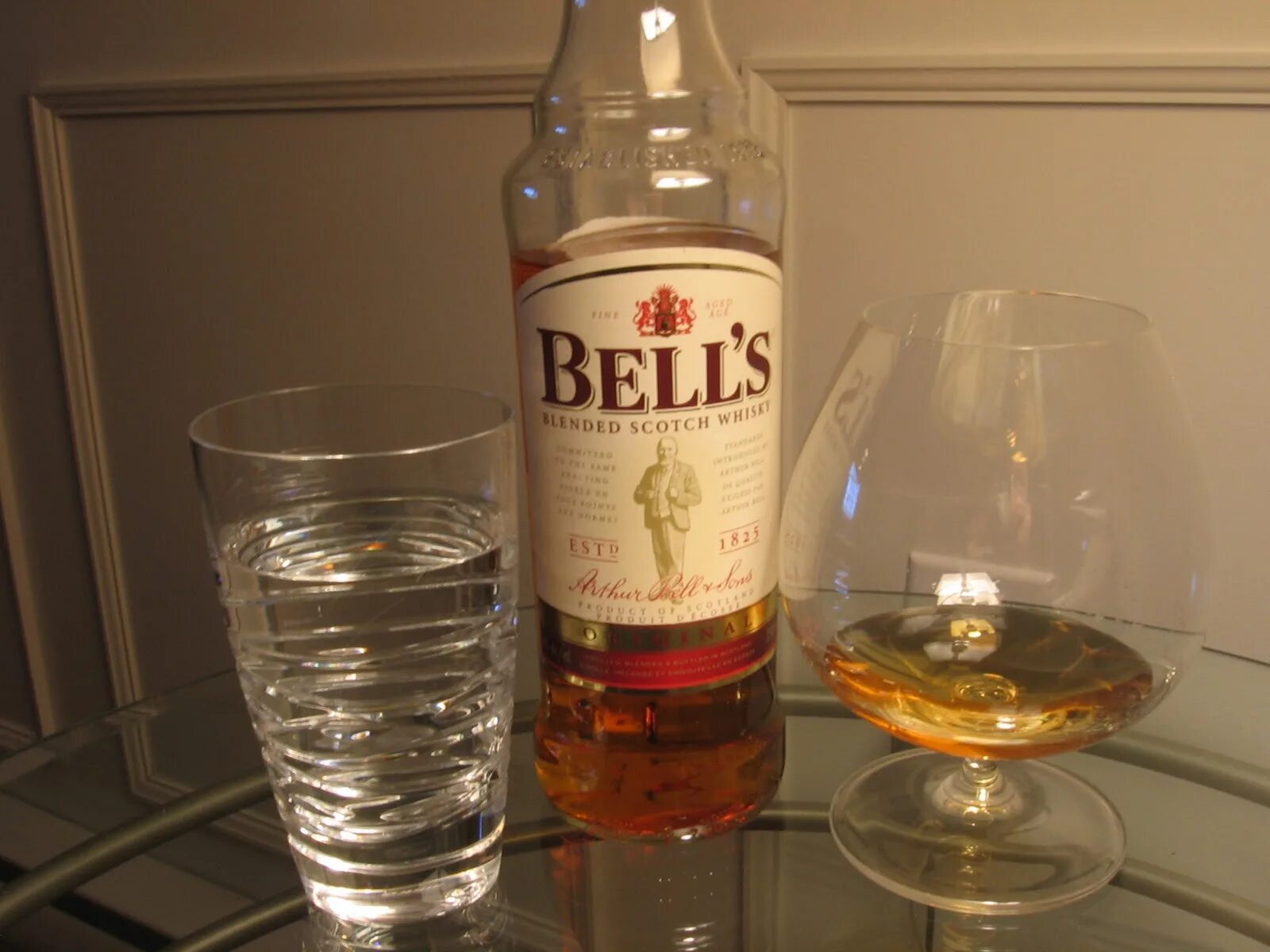 Bells Blended Scotch Whisky. Bell's Blended Scotch Whisky 0.5. Arthur Bell виски. Bell's old Scotch Whisky. Bells whisky