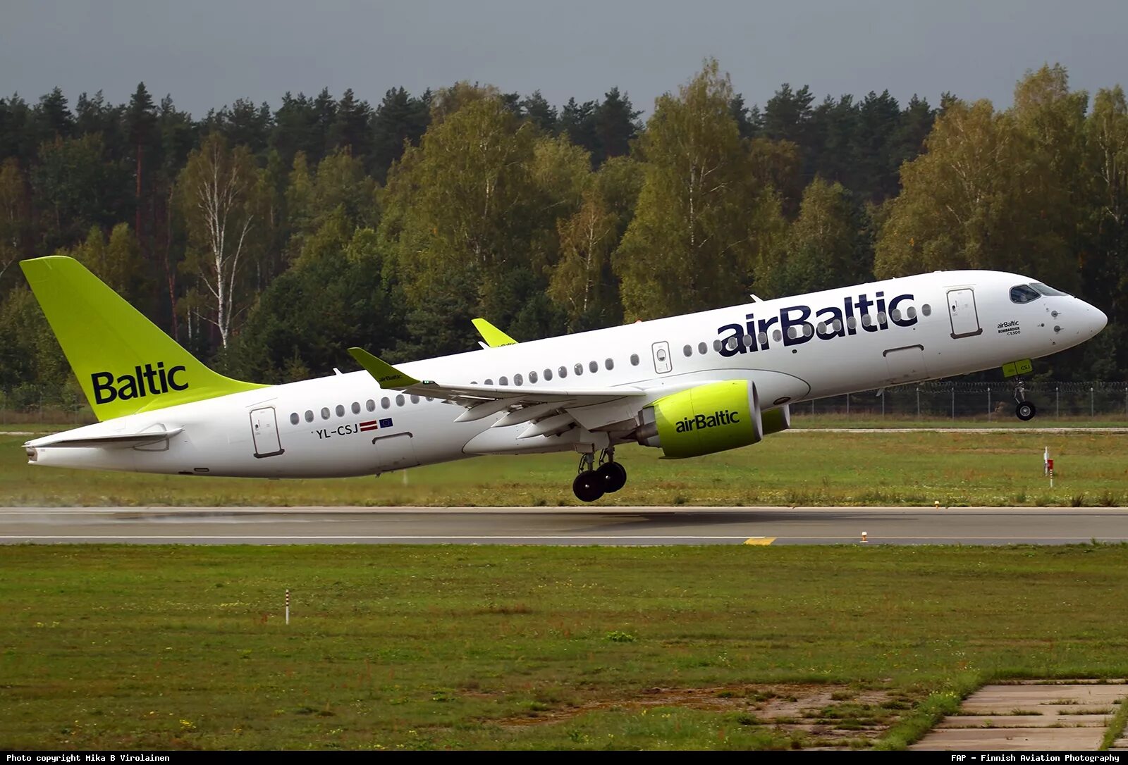 Sport 300 air. Аэробус а 220-300 AIRBALTIC. AIRBALTIC a220. Airbus a220 Air Baltic. Air Baltic салон Airbus a220-300.