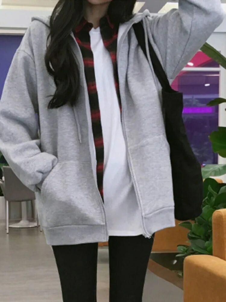 Кофта на молнии оверсайз. Худи на молнии оверсайз. Zip hoodie oversize чёрная. Толстовка на молнии женская оверсайз. Кофта на молнии оверсайз.