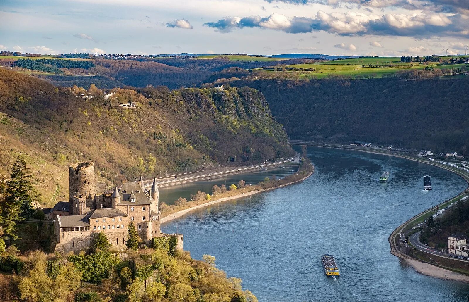 Как называется река германии. Река Рейн в Германии. Rheinland Pfalz Рейн. Долина реки Рейн Германия. Рейнланд-Пфальц Долина Рейна.