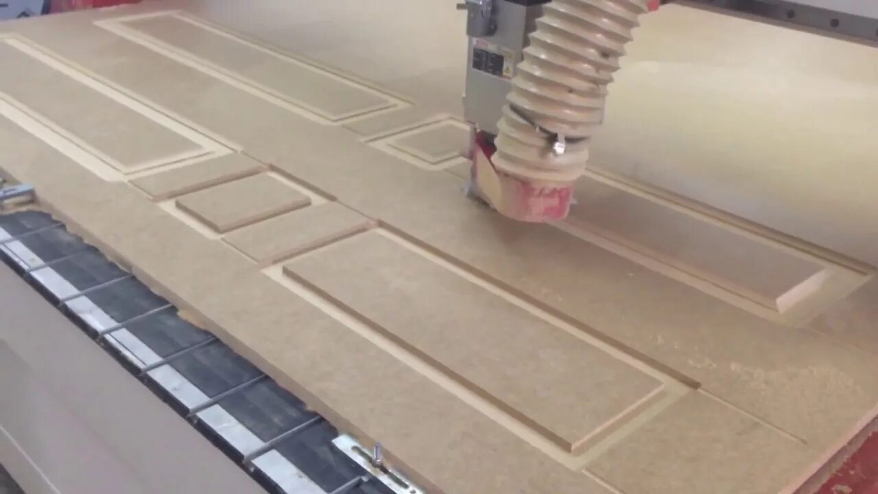 Мдф видео. Фасады мдф с фрезеровкой 3d. фасады чпу фрезеровка. фасады с 3д фрезеровкой. фрезеровка мдф на чпу.