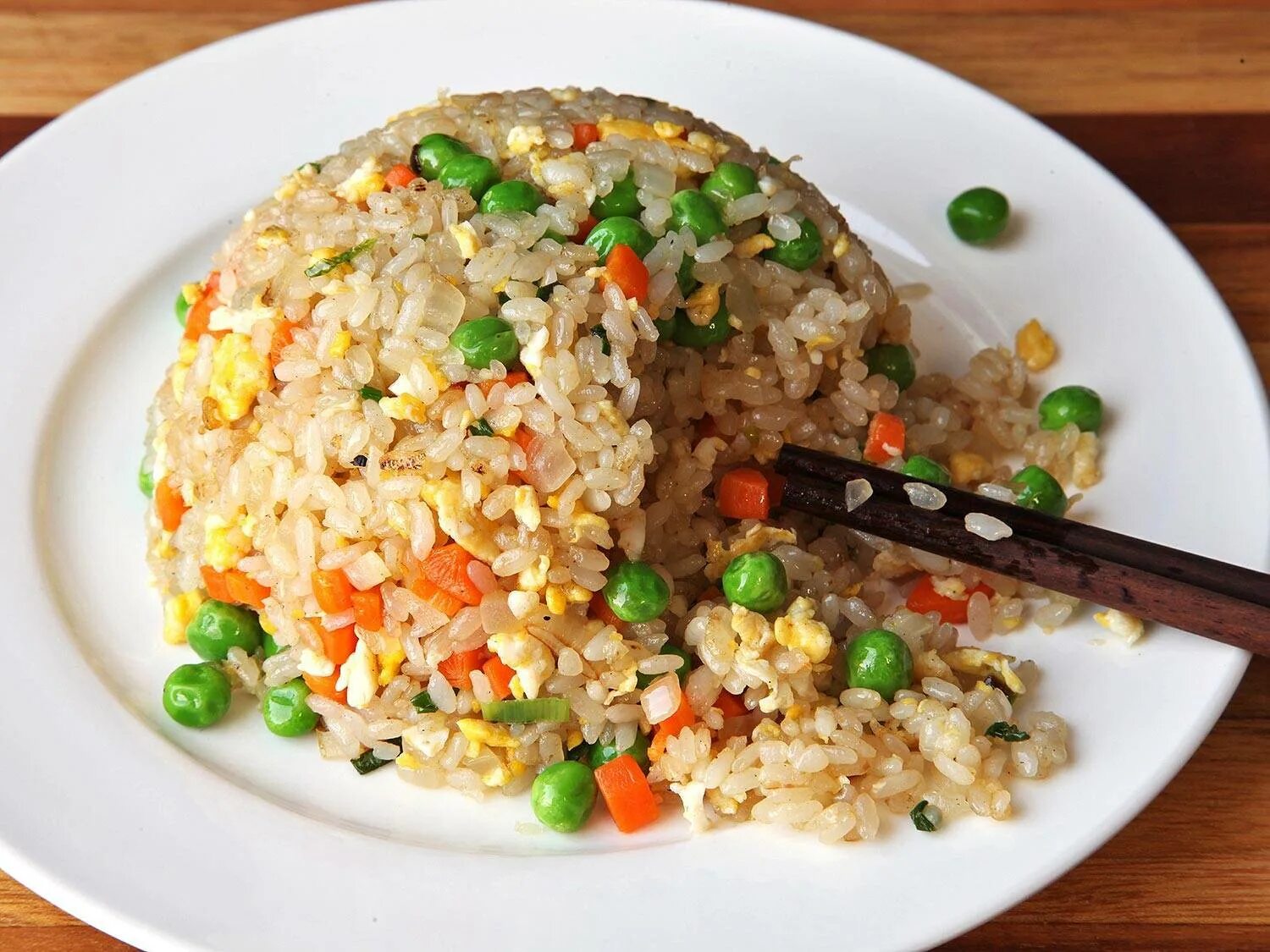 Запеченный рис с овощами. Жареный рис (Fried Rice). Жареный рис с овощами. Жареный рис с яйцом и овощами по-китайски. Жареный рис с яйцом по-китайски.