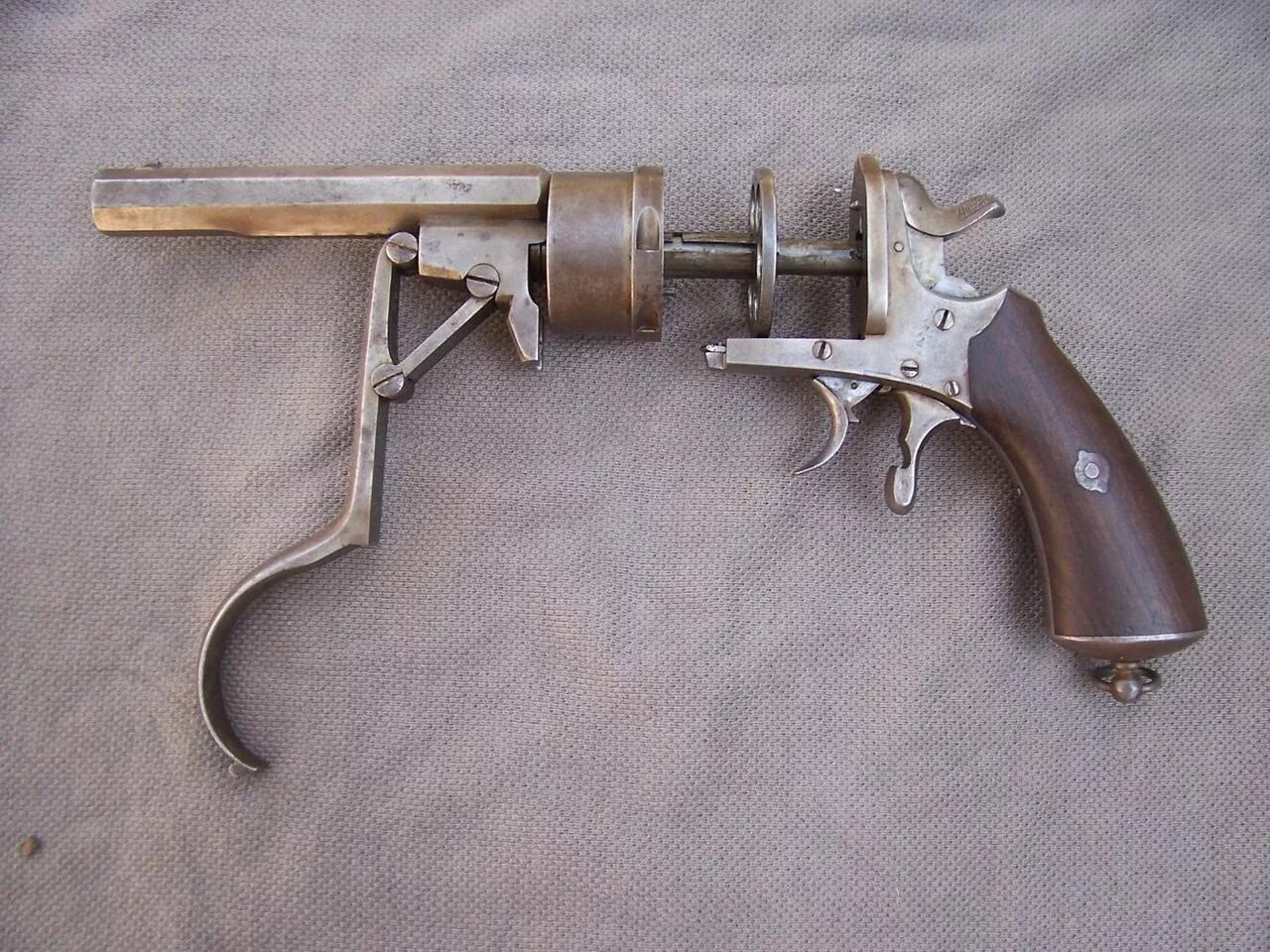 револьвер адамса 1851 года чертеж с размерами. револьвер оригинальной конструкции чье имя стало названием. револьвер системы нагана 1895 ттх. винтовка револьвер лемат. револьвер оригинальной конструкции чье имя стало названием.