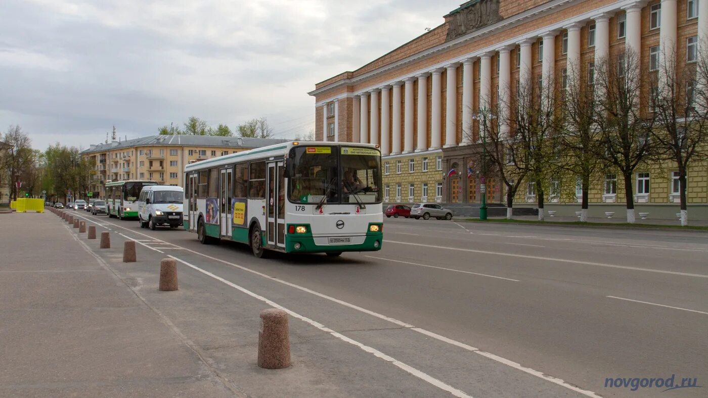 Автотранспорт Великого Новгорода. Икарус в Великом Новгороде. Трамвай Великий Новгород. Городской транспорт Великого Новгорода.