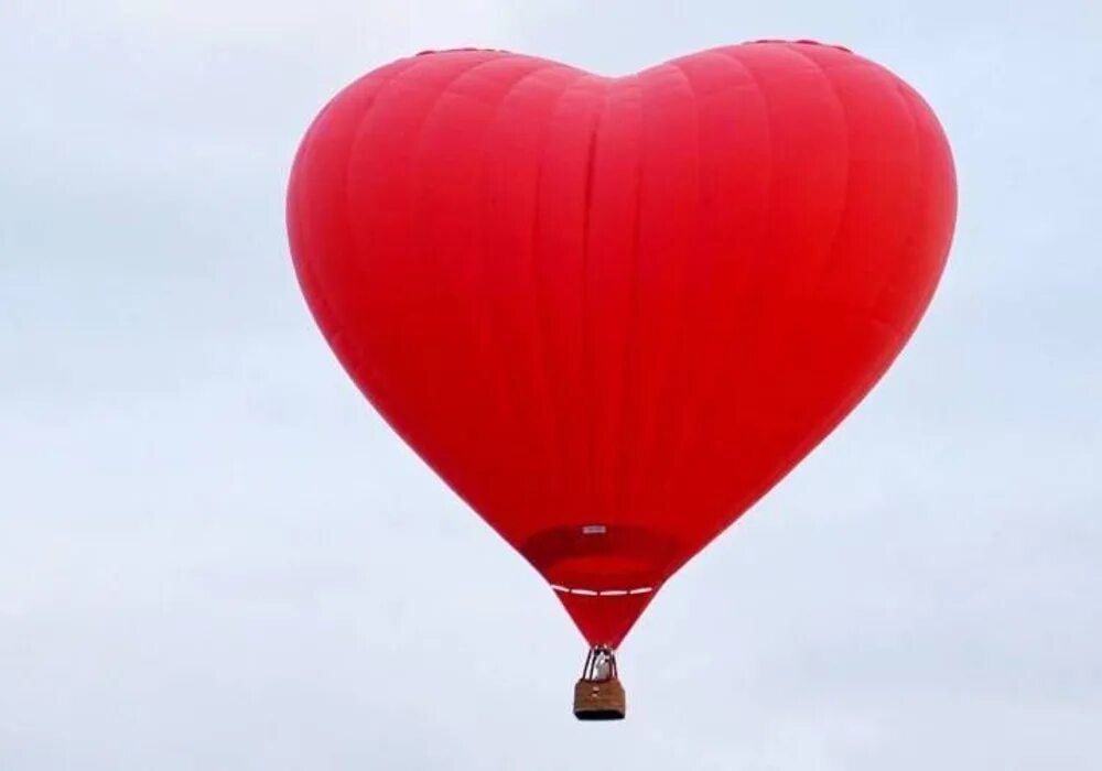 Воздушный шар сердечко. Шары в виде сердца. Воздушны йгар в форме сердца. Шарики на прозрачном фоне. Воздушный шар сердечко.